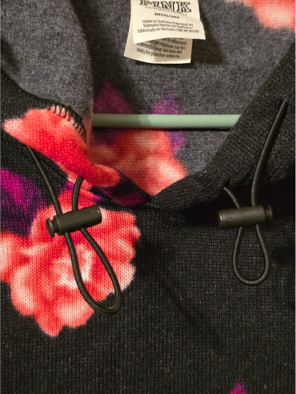 PINK Victoria's Secret Black Rose Floral Fleece Cropped Hoodie Size M - Picture 6 of 7